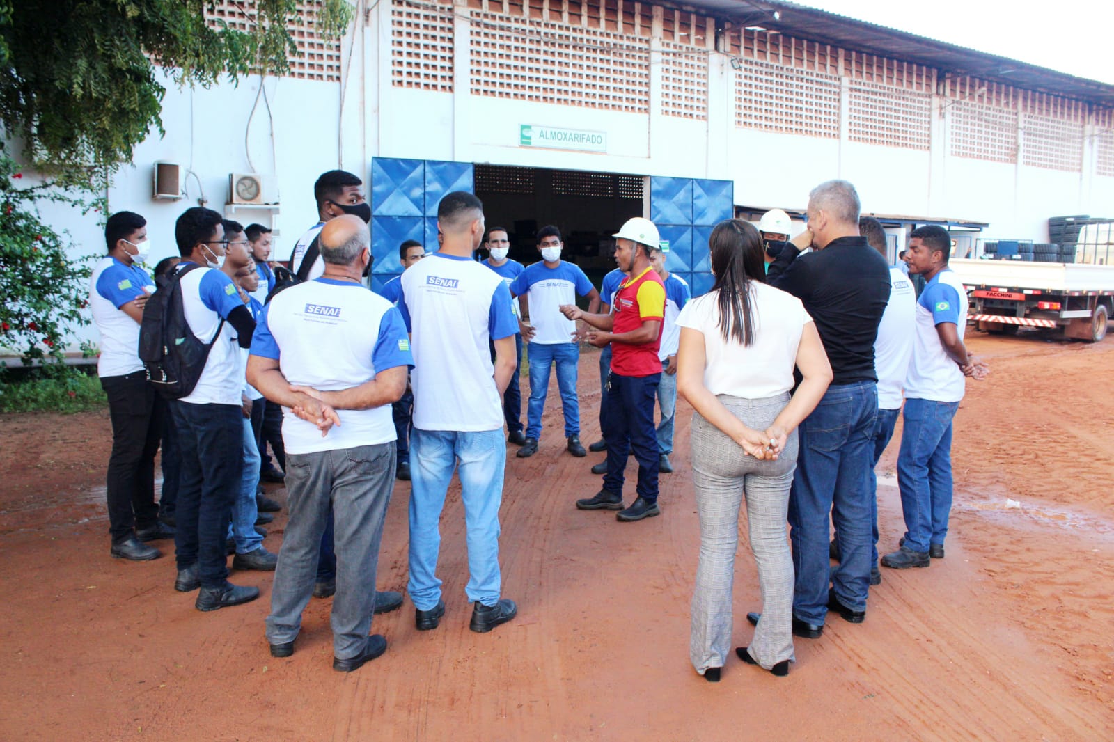 Estudantes do curso de “Mecânica de Motores a Diesel” fazem visita técnica à Comvap