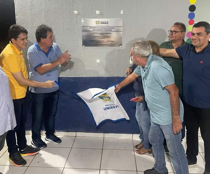 Prefeito Gustavo Medeiros entrega reforma de quadra e escola na localidade Soares